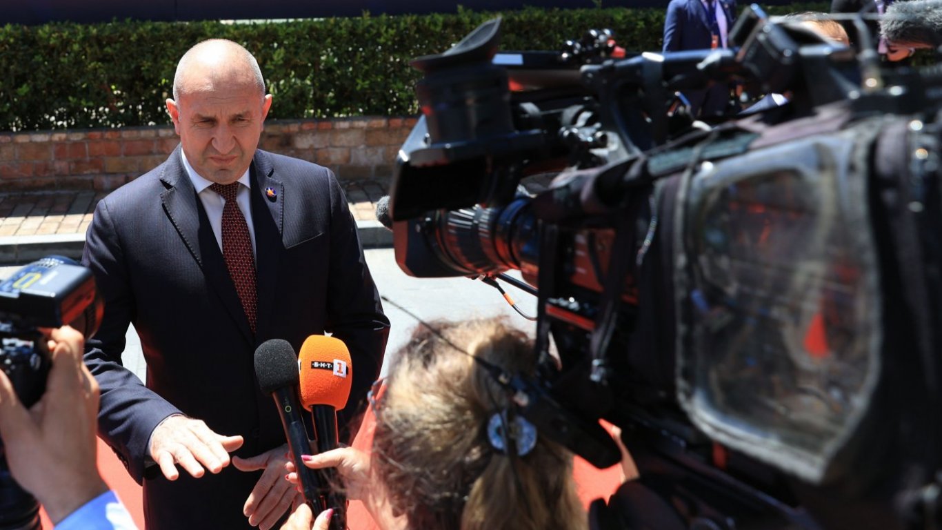 Румен Радев: Изплуваха неплатени фактури за над 2,2 млрд. евро, това е скрит дефицит | dnes.dir.bg